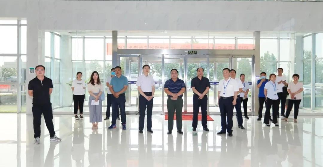 快訊 | 河南省人民政府食品安全委員會辦公室第三批食品安全示范區驗收組領導蒞臨花花牛乳業集團驗收食品安全示范區建設情況