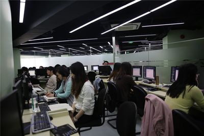 上海服裝設計培訓 實戰教學賦能，技能學歷與就業全方位護航